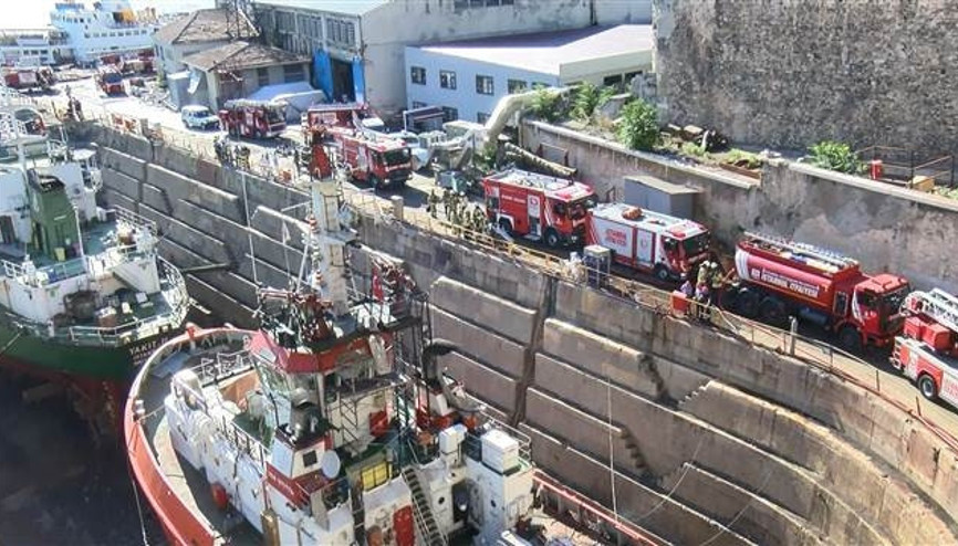 Haliç Tersanesinde korkutan yangın