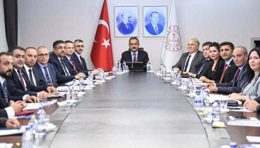 Bakan Özer’e ‘özel’ ziyaret