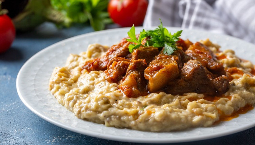 Hünkar beğendi nasıl yapılır Evde hünkar beğendi yapımı için kolay tarifi, malzemeleri ve püf noktaları...