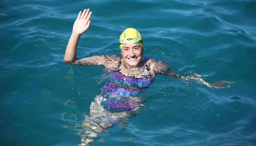 Manş Denizini yüzerek geçen Aysu Türkoğlu adını tarihe yazdırdı