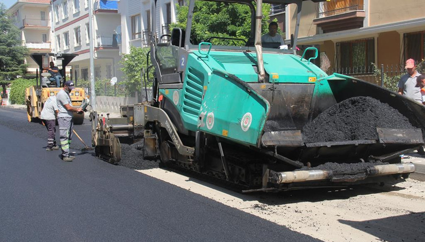 Eskiyen yollara asfalt atılıyor
