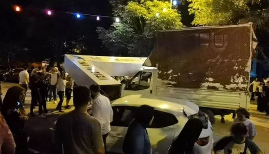 Festivalde faciadan dönüldü; kamyonetin çarptığı totem festival alanına devrildi