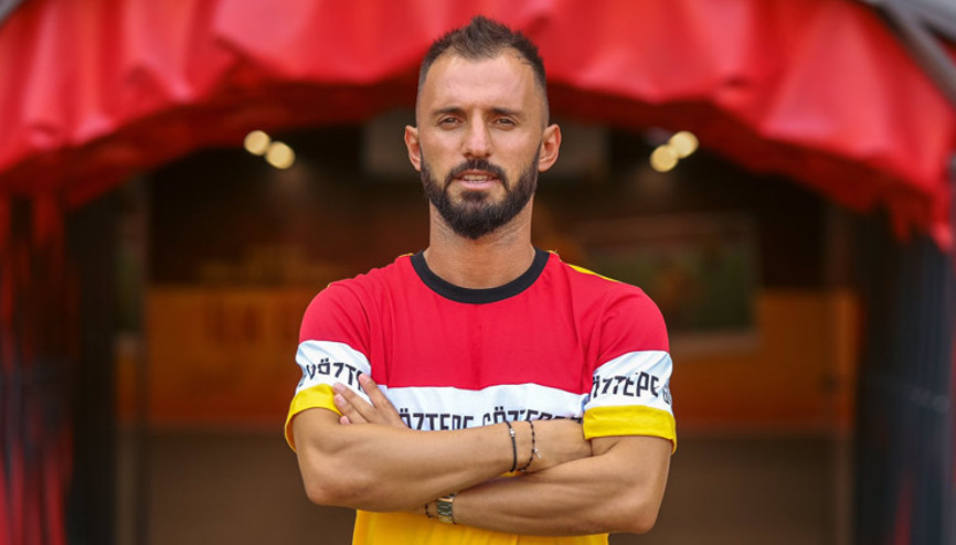 Son dakika: Emre Çolak, Göztepe ile sözleşme imzaladı