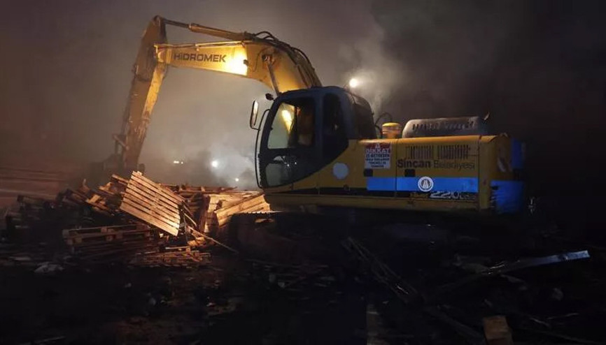 Ankarada palet fabrikasında yangın