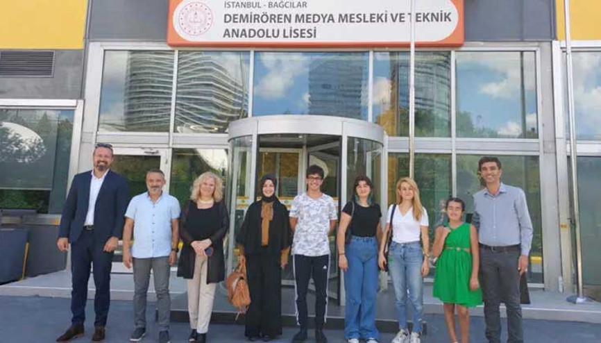 Tarihi rekora imza atanlar lisesini ziyaret etti Tarihi rekora imza atanlar lisesini ziyaret etti