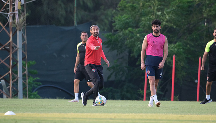 Hatayspor Teknik Direktörü Serkan Özbalta: Bu takımı en iyi yere getirme adına çalışma içindeyiz