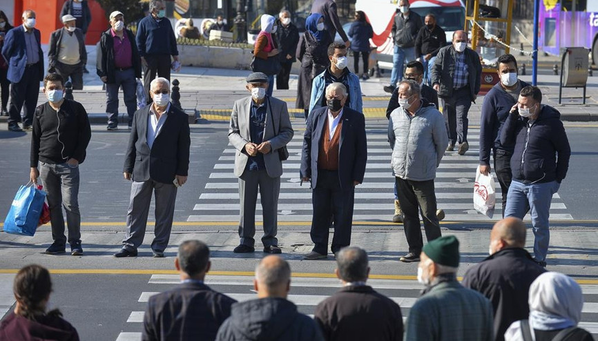Kalabalıkta maske takın Kalabalıkta maske takın