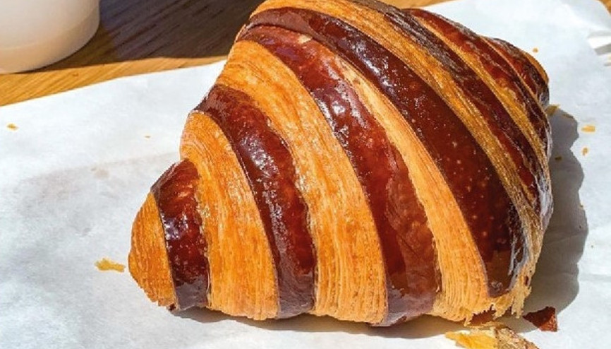 Bir ısırıkta Paris’teyiz...