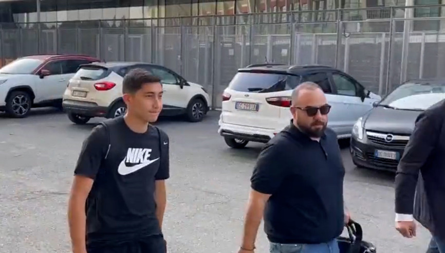 Beşiktaştan Torinoya transfer olan Emirhan İlkhan, sağlık kontrolüne böyle geldi.