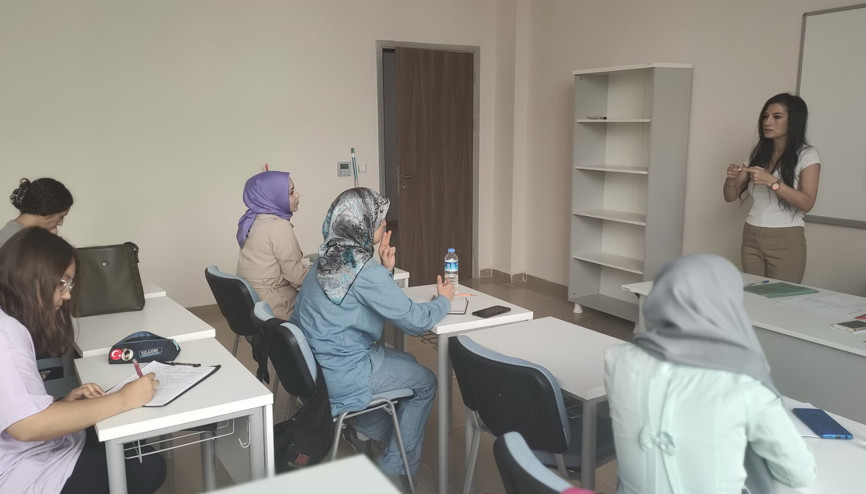 Kadınlar işaret dilini öğreniyor