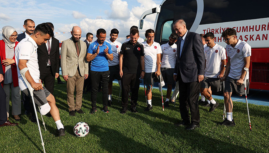 Cumhurbaşkanı Recep Tayyip Erdoğan, Ampute Futbol Takımı’nı ziyaret etti