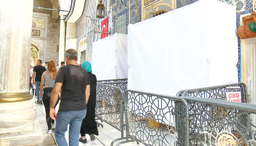Eyüp Sultan Türbesi’ne çirkin saldırı
