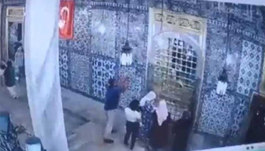 Eyüp Sultan Türbesindeki saldırı kamerada