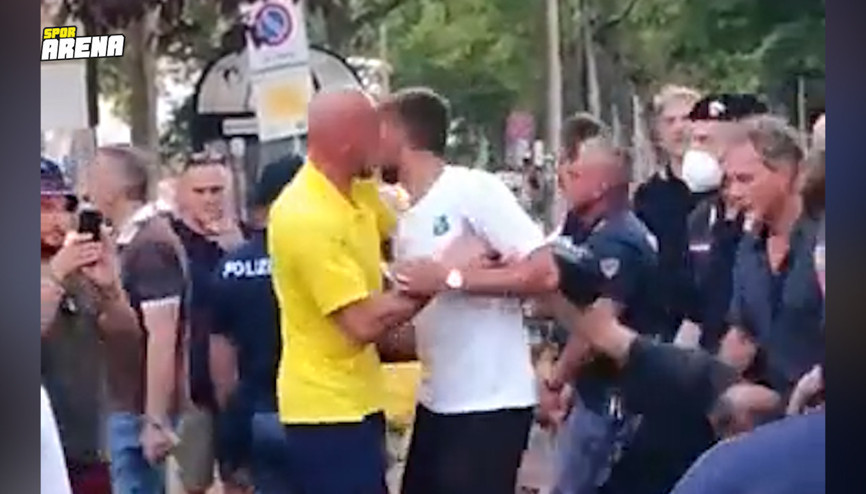 Domenico Berardi ile kendisine hakaret eden taraftar arasında gerilim yaşandı