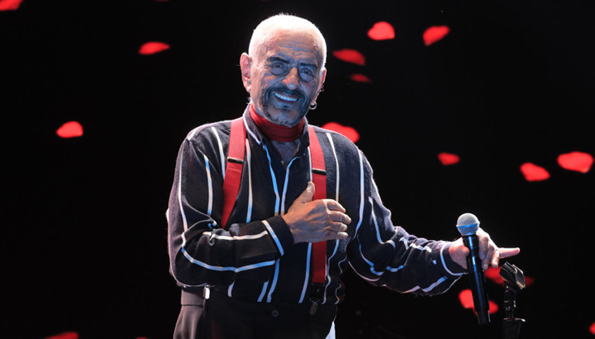 Alpay, 55. sanat yılında sevenleri ve sanatçı dostlarıyla sahnede