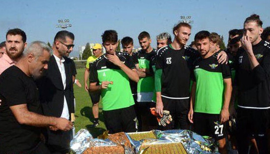 Akhisarsporda baklava ikramı krizi Oyuncular kadro dışı bırakıldı