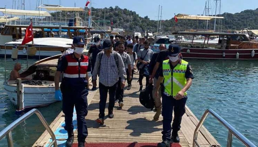 Kaçak göçmenleri Avrupa diye Kekova Adasına bıraktılar