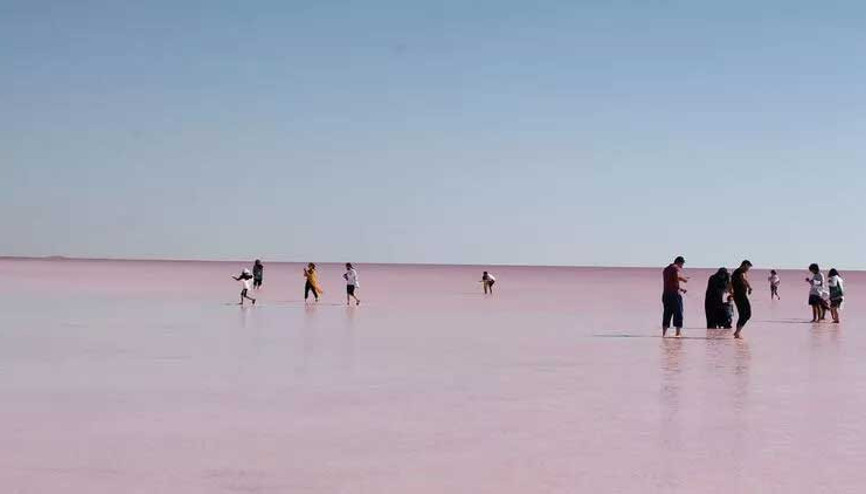 Tuz Gölünde şaşırtan görüntü