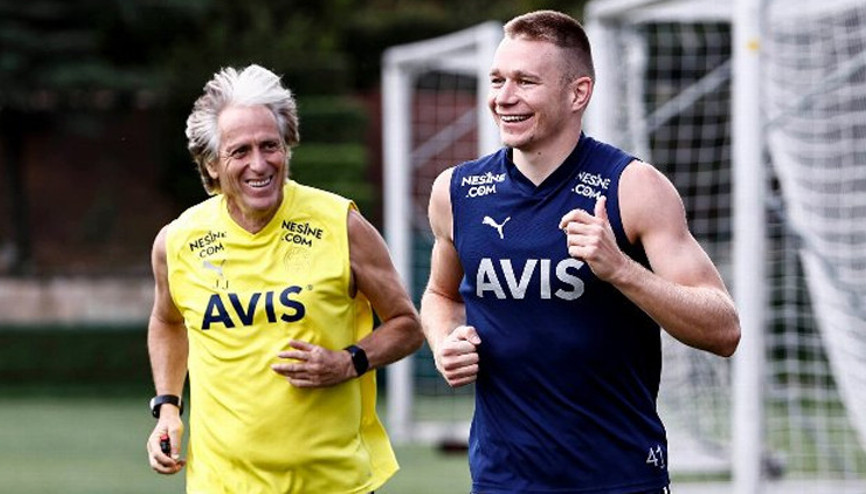 Fenerbahçede Jorge Jesus bir tek Szalai’den vazgeçemedi Fenerbahçede Jorge Jesus bir tek Szalai’den vazgeçemedi