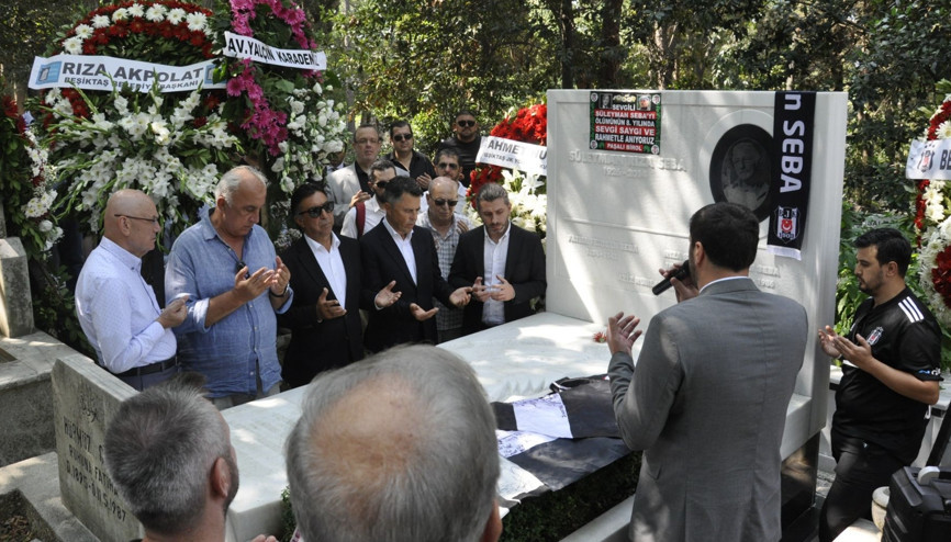 Beşiktaşın efsane başkanı Süleyman Seba kabri başında anıldı