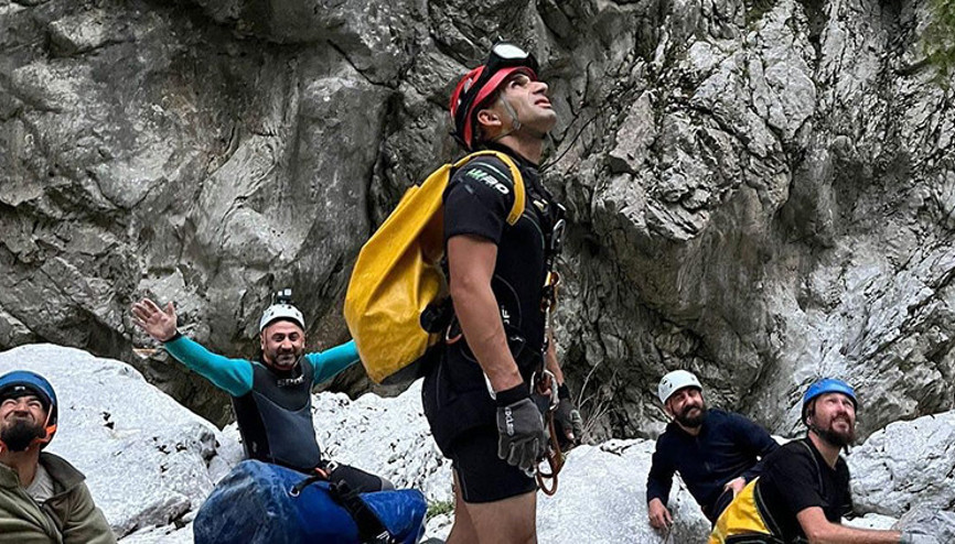 Dünyanın en derin kanyonlarından Valla Kanyonunda mahsur kalan sporcular kurtarıldı
