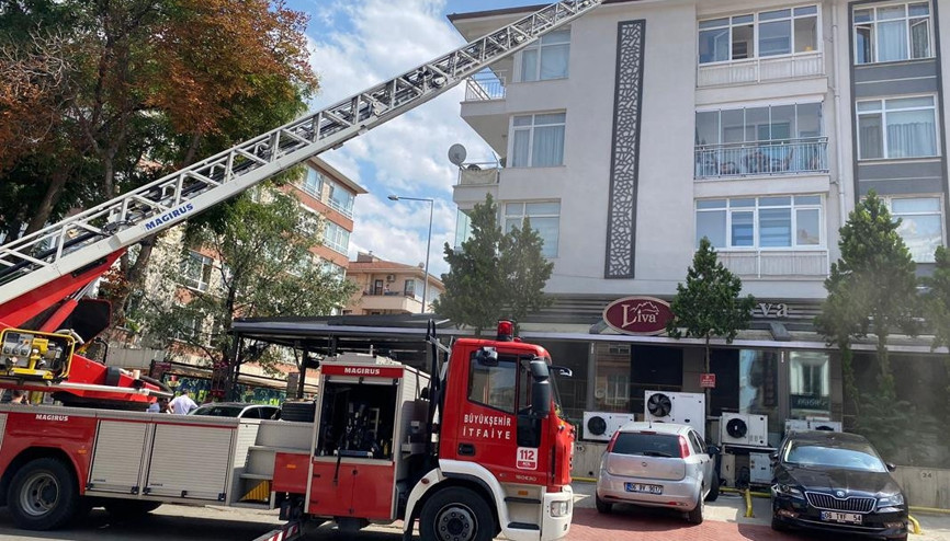 Fritöz alevi kafeyi yaktı