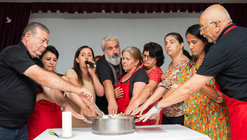 İngiltere Alevi Kültür Merkezi ve Cemevi’nde aşure paylaşımı