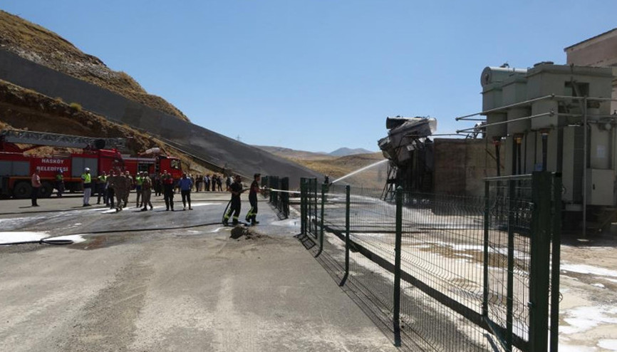 Muşta HES trafosunda yangın: 1 buçuk saatte söndürüldü