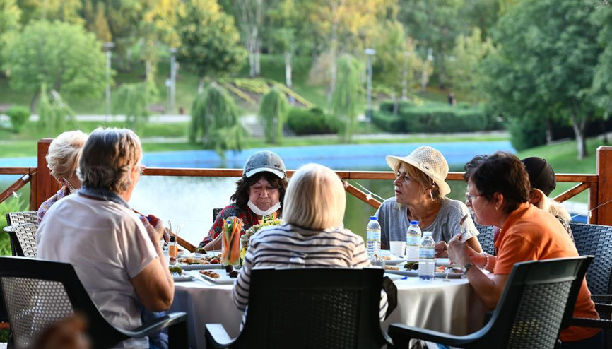 Altınpark’a yaşlılar lokali