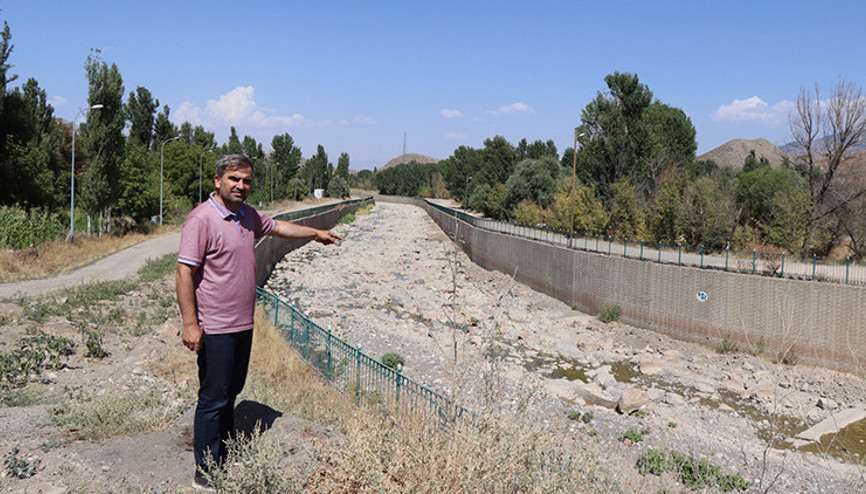 Oltu Çayı tamamen kurudu