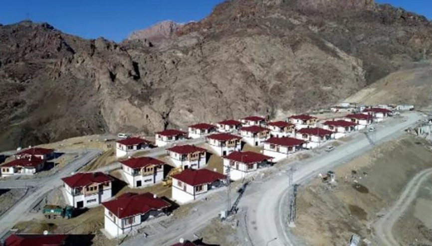 Yusufeli ilçesinin yeni yerleşim yerinde taşınma süreci başladı Yusufeli ilçesinin yeni yerleşim yerinde taşınma süreci başladı