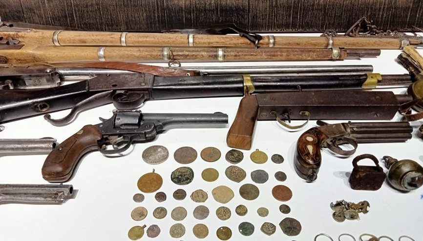 Uyuşturucu baskınından tarihi eser de çıktı