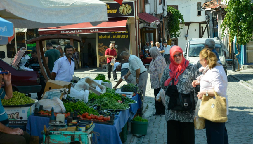 Üreticiden tüketiciye aracısız köy pazarı