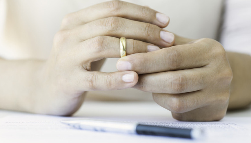 Kocam her fırsatta beni boşamak istiyor