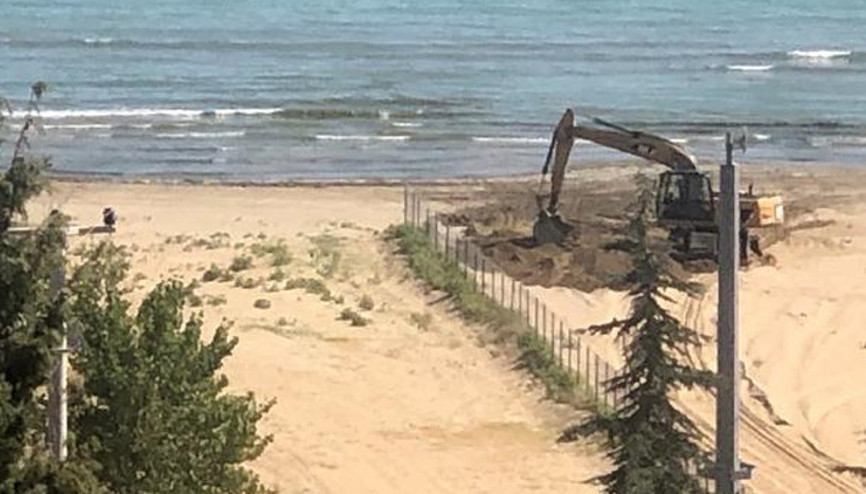 Altınkum karardı Kepçeyle müdahale tepki çekti