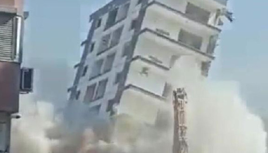 Kontrollü yıkım sırasında yaşanan çökme, paniğe neden oldu
