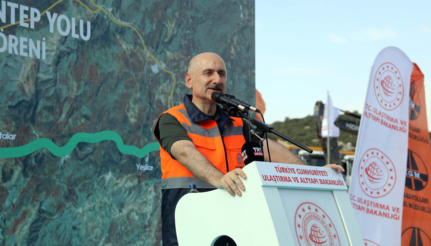 Bakan Karaismailoğlu: Taş üstüne taş koymaktan aciz olanlar, projelerimizi eleştiriyor