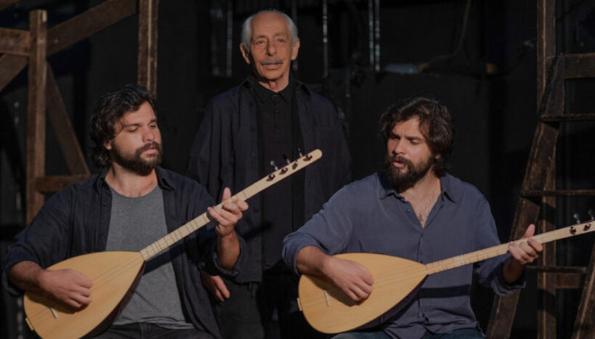 Genco Erkal sahnede rahatsızlandı...İzleyiciler oyunun parçası sandı