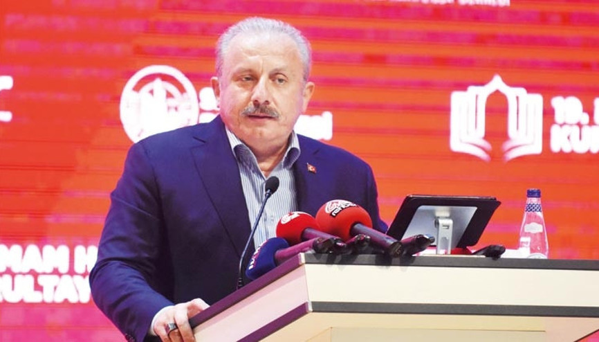 Batıdaki gibi giyinenler yanılıyor