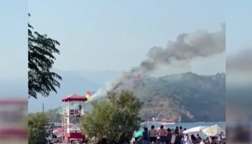 Antalya’da turizm bölgesi Adrasan’da orman yangını