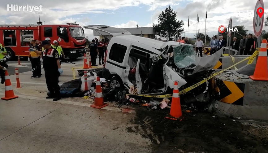 Bolu’da feci kaza: Bariyerlere ok gibi saplandı 3 can kaybı