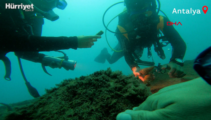 Antalyada tarihi batıktaki mühimmat, su altı kamerasıyla görüntülendi