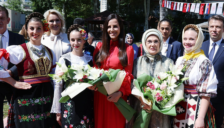 Emine Erdoğan, Zveçanska Annelik Merkezi’ni ziyaret etti