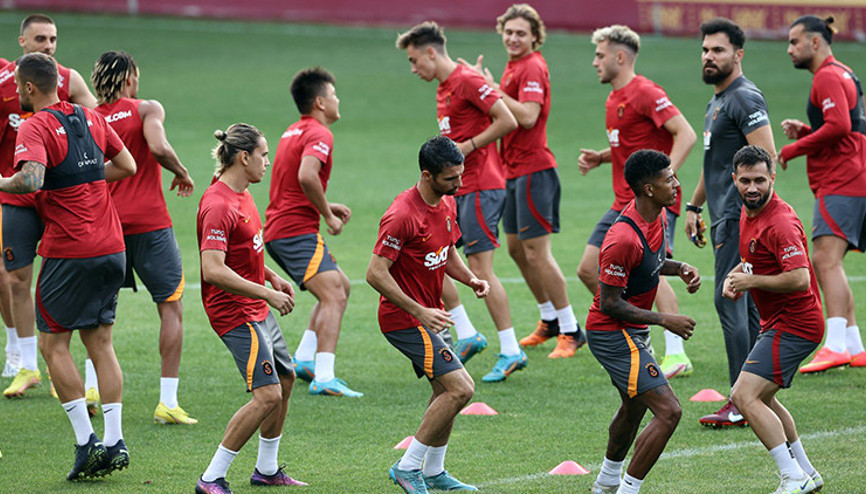 Son Dakika: Galatasarayda yaprak dökümü Yeni transferler sonrası 5 ayrılık birden...