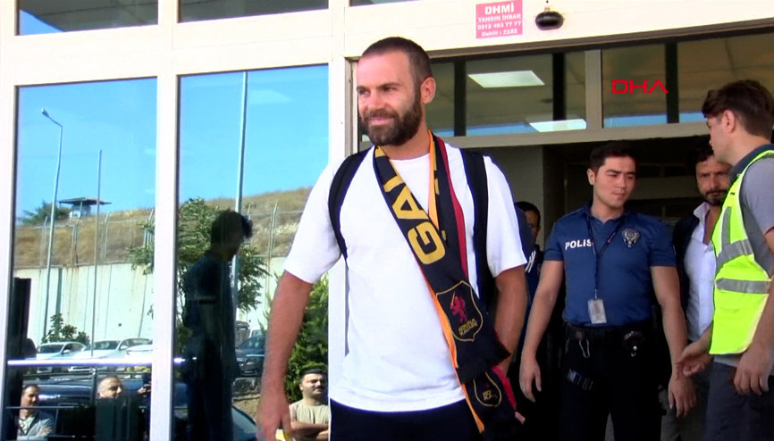 Galatasarayın yeni transferi Juan Mata, İstanbula geldi