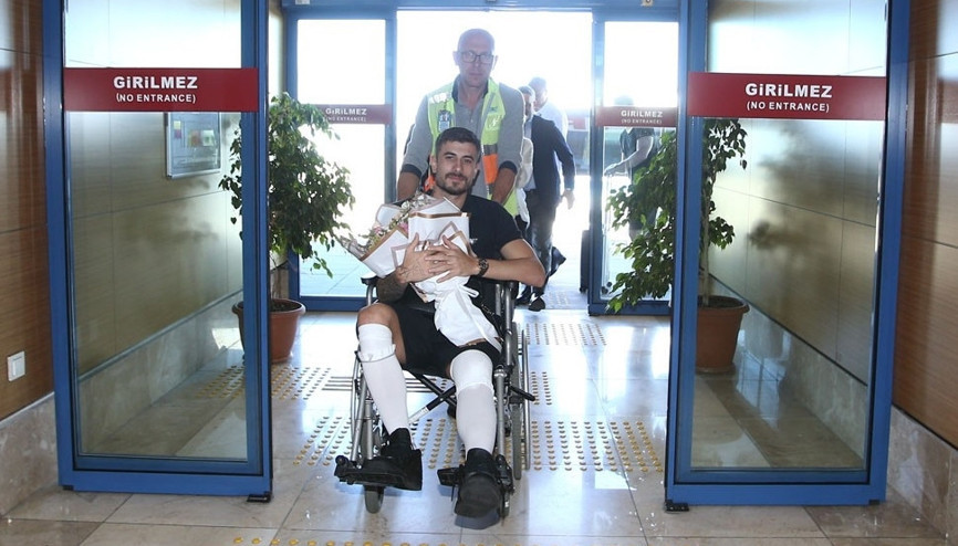 Ameliyat olan Dorukhan Toköz Trabzona geldi