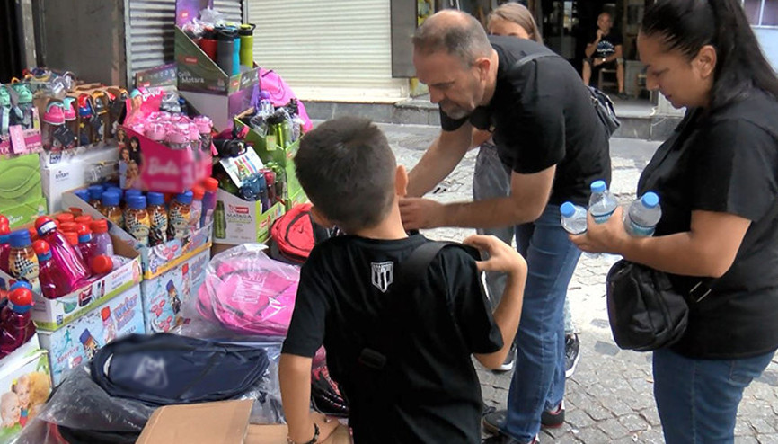 Okul alışverişinde Eminönünü tercih ettiler