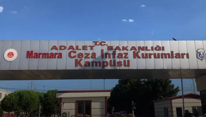 Silivri Cezaevinin yeni adının Marmara Cezaevi olmasıyla birlikte yeni tabelası takıldı Silivri Cezaevinin yeni adının Marmara Cezaevi olmasıyla birlikte yeni tabelası takıldı