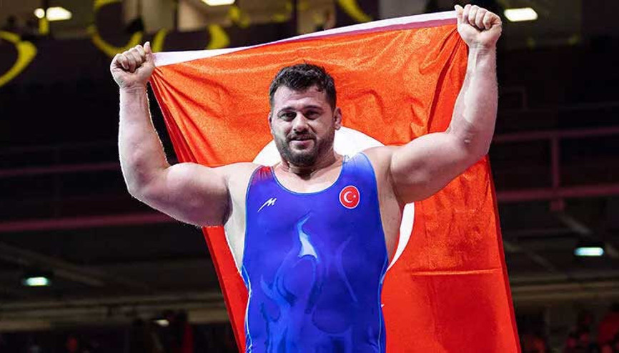Rıza Kayaalpten tarihi başarı Dünya Güreş Şampiyonası’nda 5. şampiyonluk