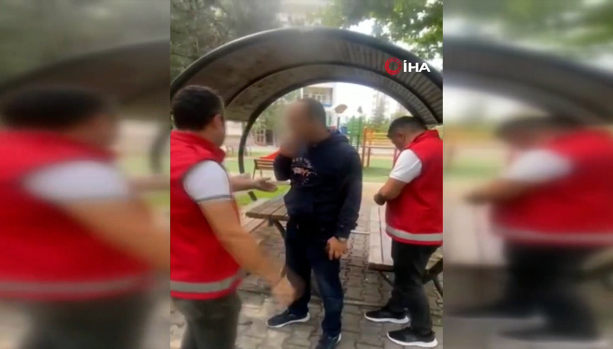 Yakalanacağını anladı, uyuşturucuyu ağzına sakladı